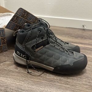 Men's Lace-Up Boots - Black and Gray